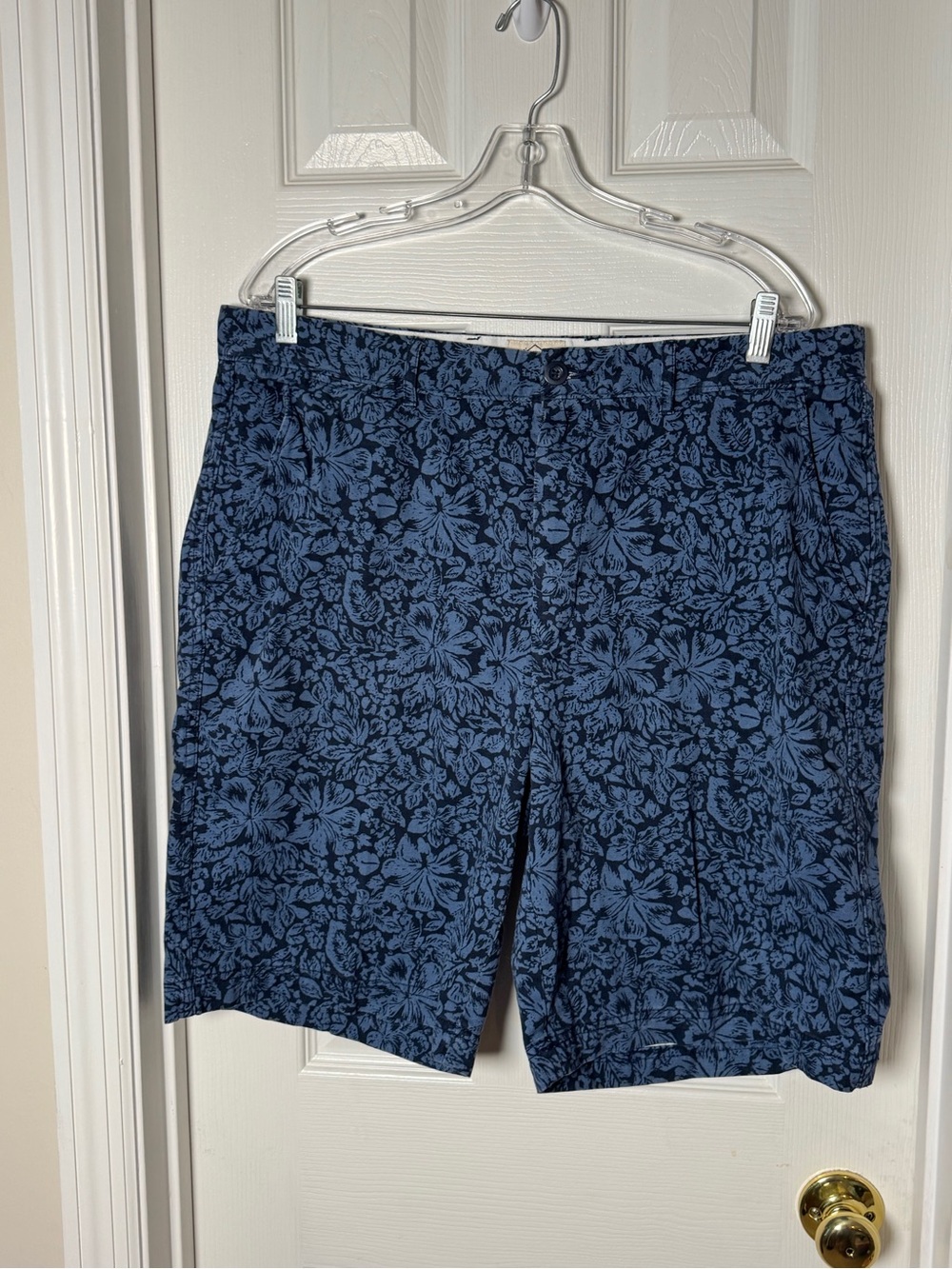 St. John's Bay Men's Blue Vintage Indigo Floral Bermuda Chino Shorts Size 38